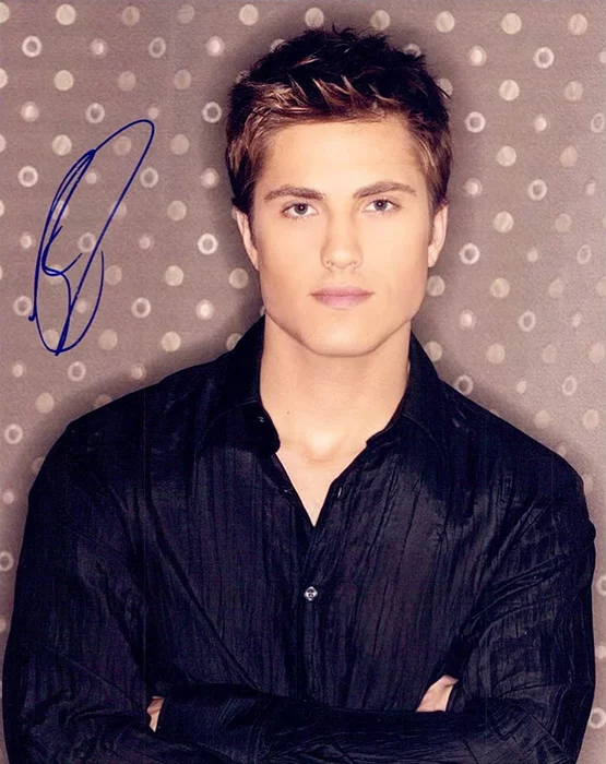 Eric Winter autograph