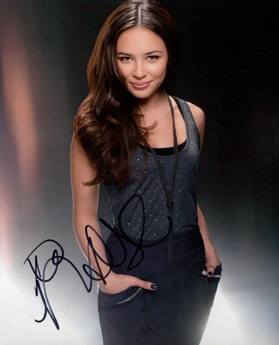 Malese Jow autograph