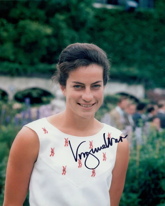 Virginia Wade autograph