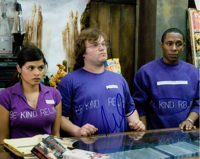 Melonie Diaz autograph
