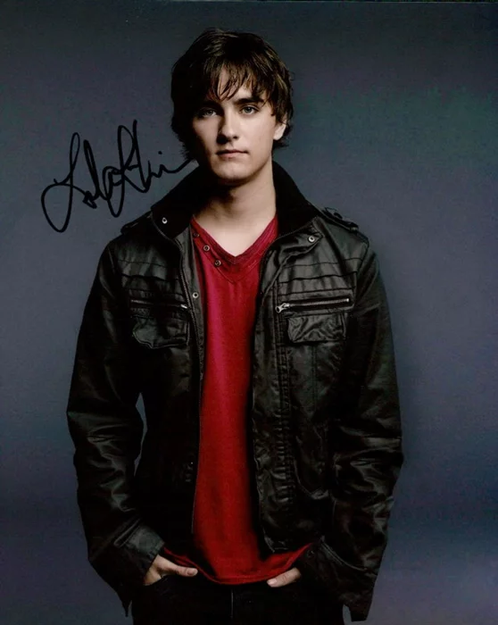 Landon Liboiron autograph