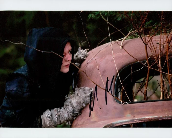 Madeleine Martin autograph
