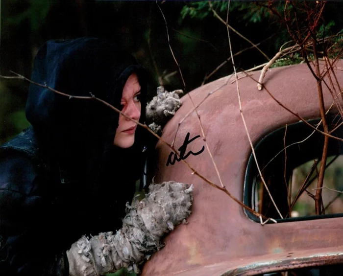 Madeleine Martin autograph