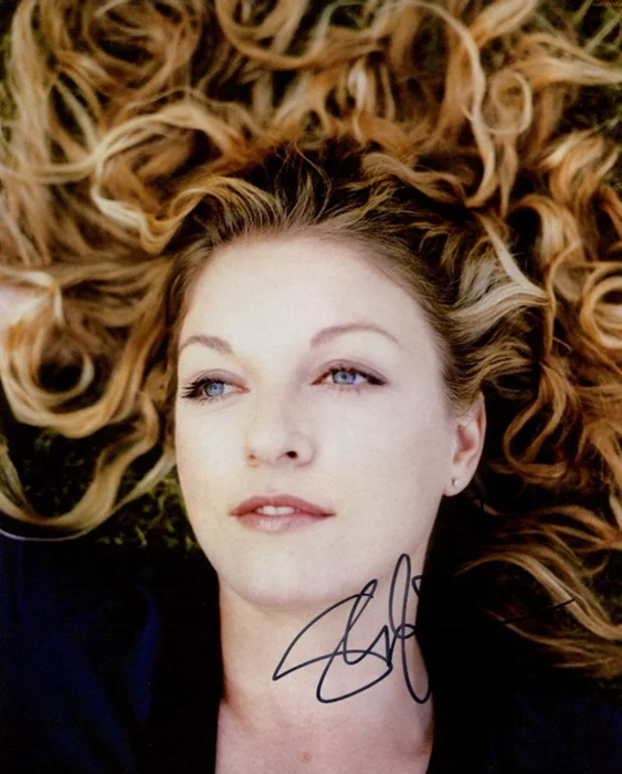 Sheryl Lee autograph
