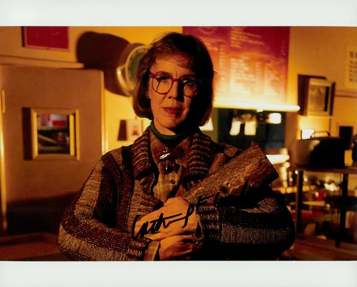 Catherine Coulson autograph