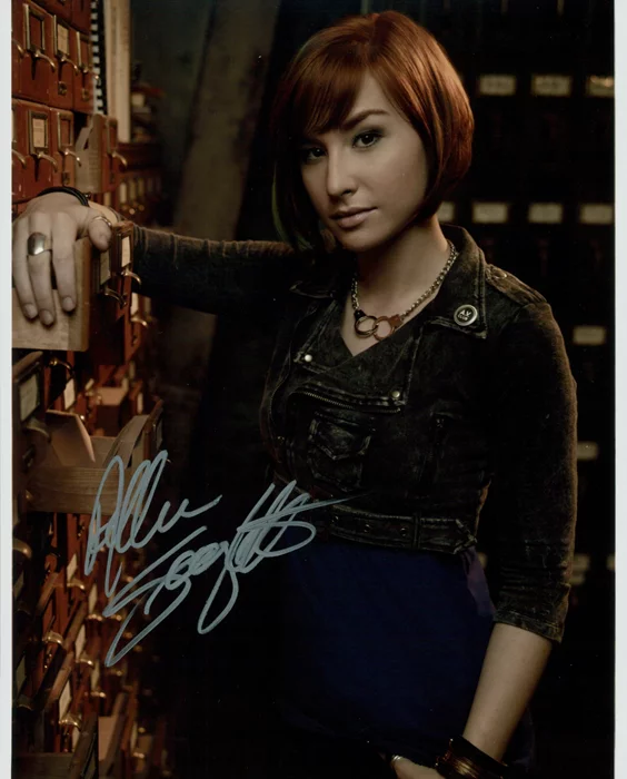 Allison Scagliotti autograph