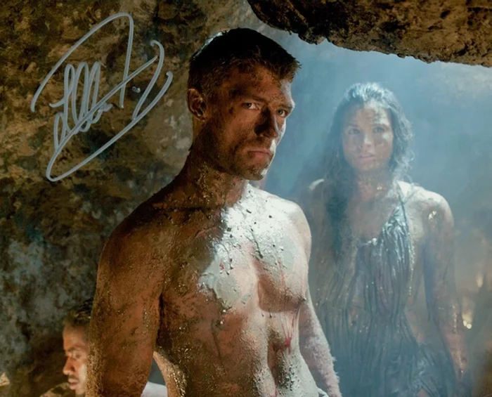 Liam McIntyre autograph