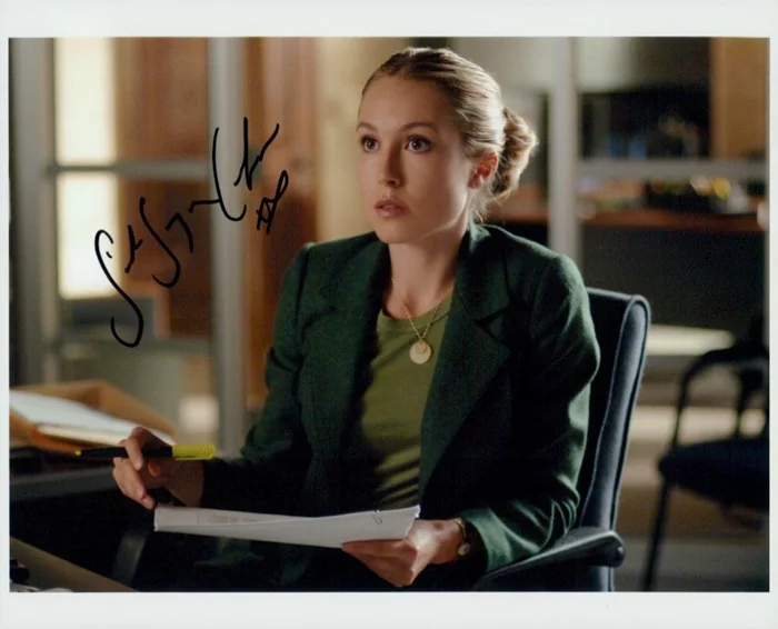 Sarah Carter autograph