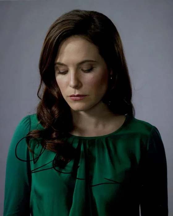 Caroline Dhavernas autograph