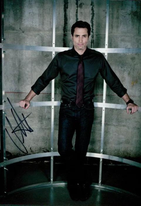 Victor Webster autograph