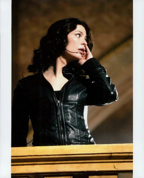 Joanne Kelly autograph