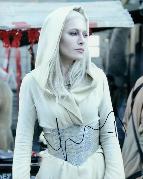 Jaime Murray autograph