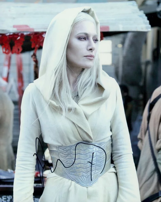 Jaime Murray autograph