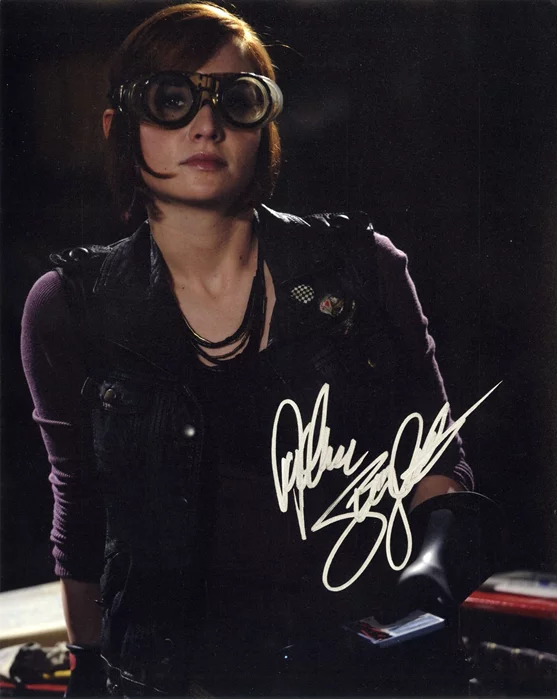 Allison Scagliotti autograph