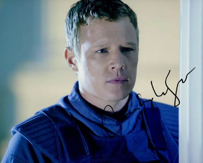 Christopher Egan autograph