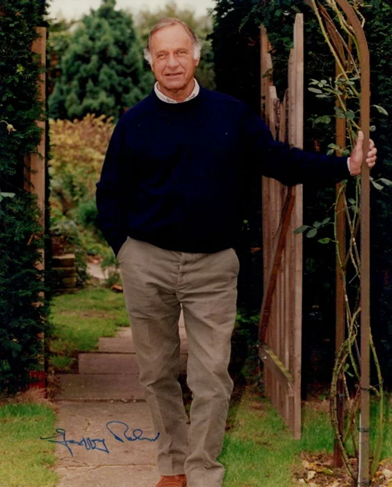 Geoffrey Palmer autograph