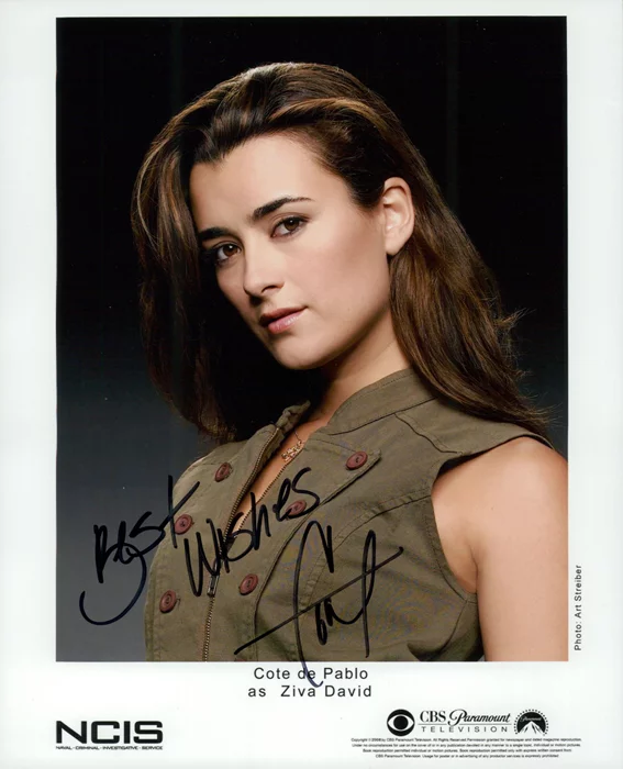 Cote de Pablo autograph