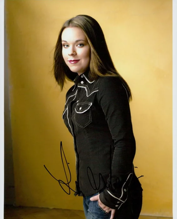 Tina Majorino autograph