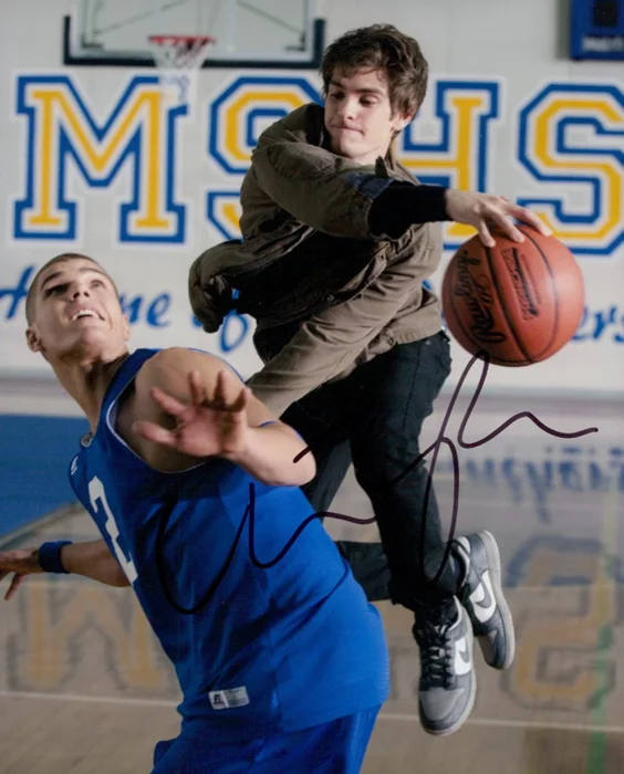Chris Zylka autograph