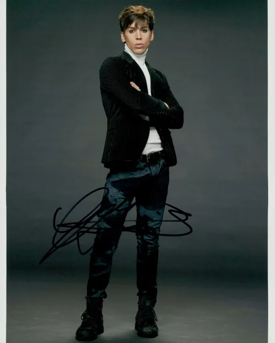 Jordan Gavaris autograph