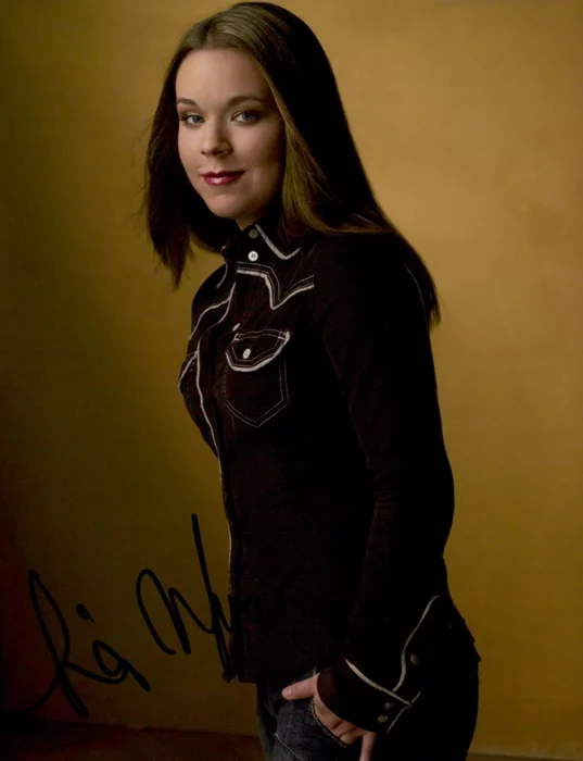 Tina Majorino autograph