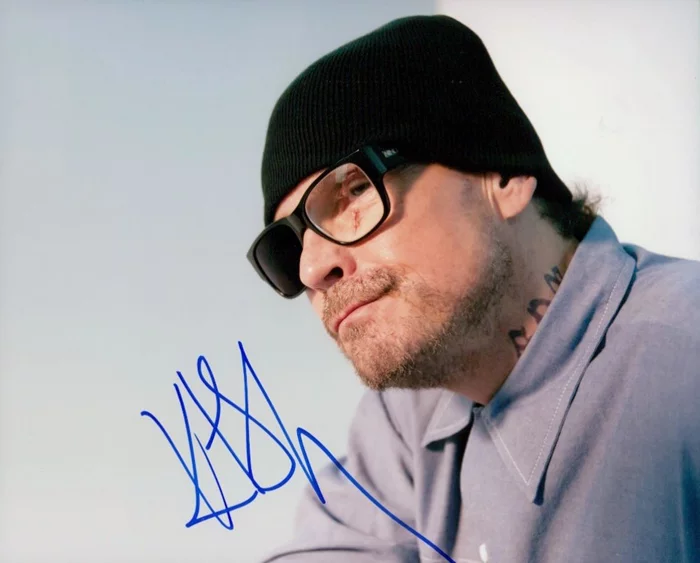  Kurt  Sutter autograph