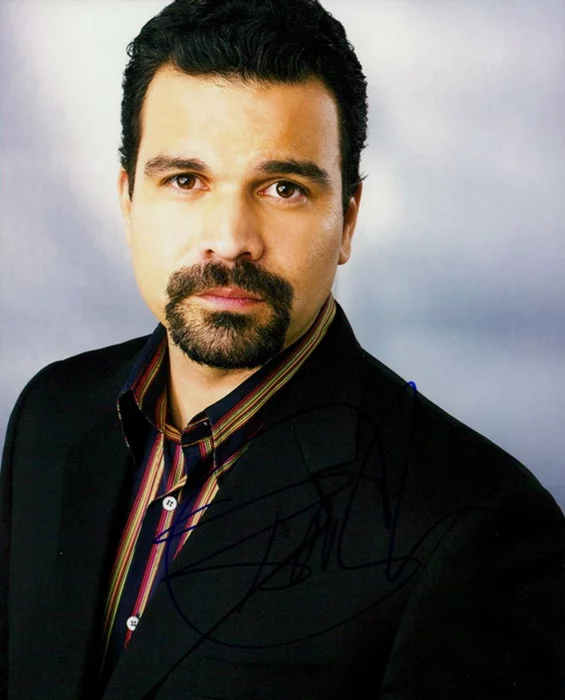 Ricardo Chavira autograph