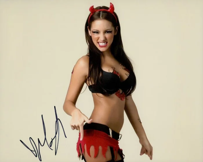 Melanie Iglesias autograph