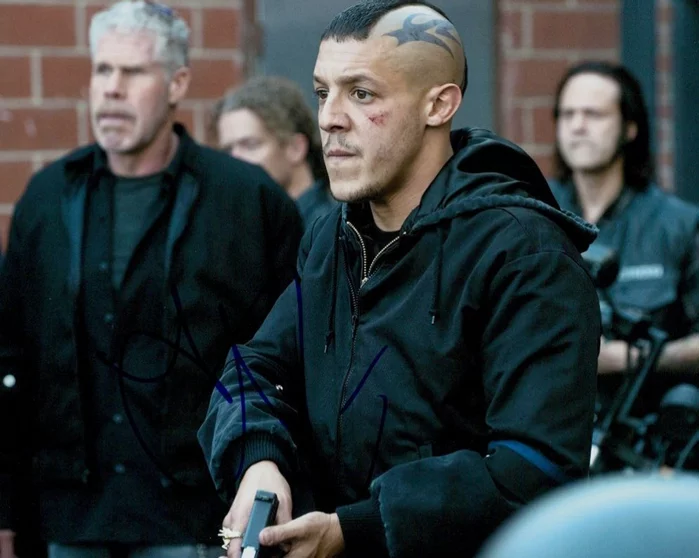 Theo Rossi autograph