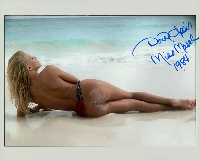 Dona Speir autograph