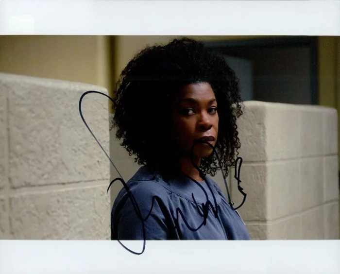 Lorraine Toussaint autograph