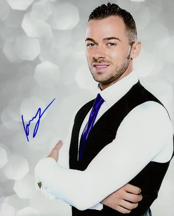 Artem Chigvintsev autograph