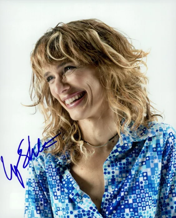Lynn Shelton autograph