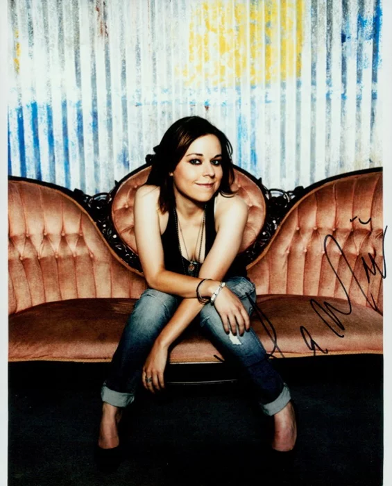 Tina Majorino autograph