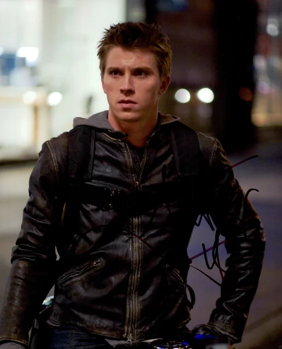 Garrett Hedlund autograph