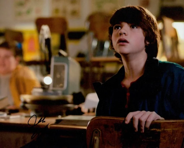 Joel  Courtney autograph