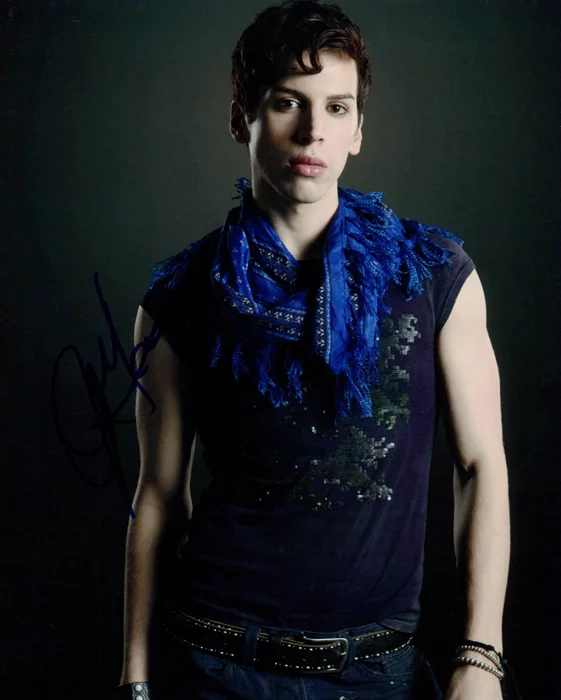 Jordan Gavaris autograph