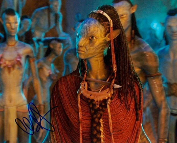 CCH Pounder autograph