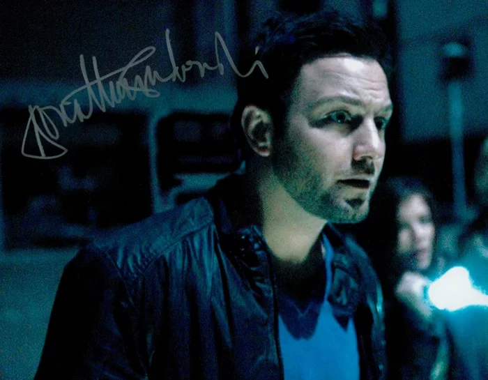 Jonathan Sadowski autograph