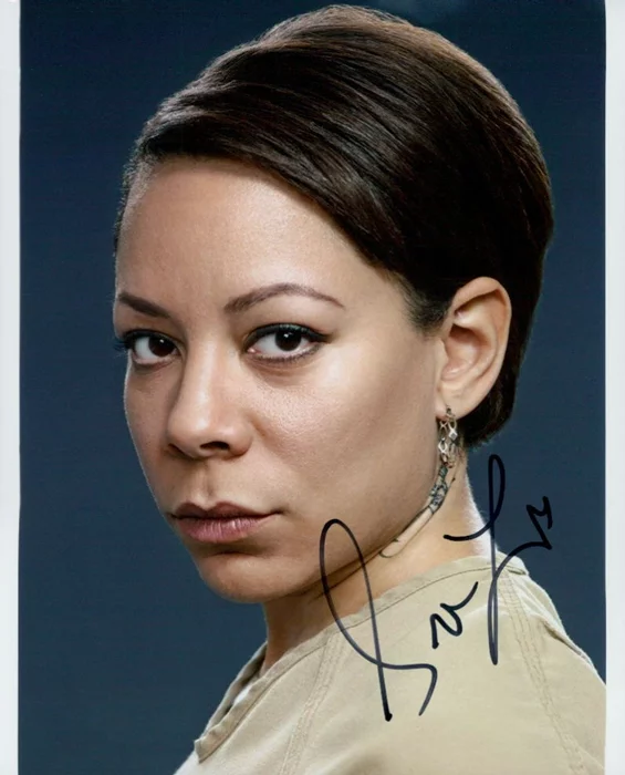 Selenis Leyva autograph