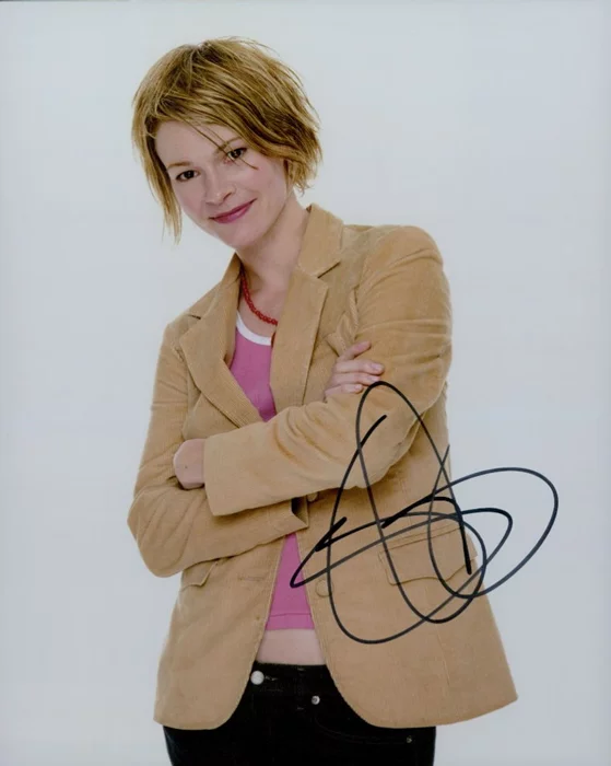 Leisha Hailey autograph