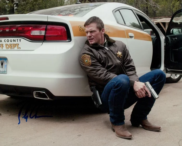 Bailey Chase autograph