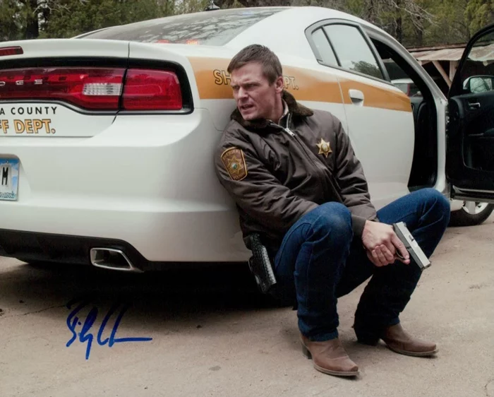 Bailey Chase autograph