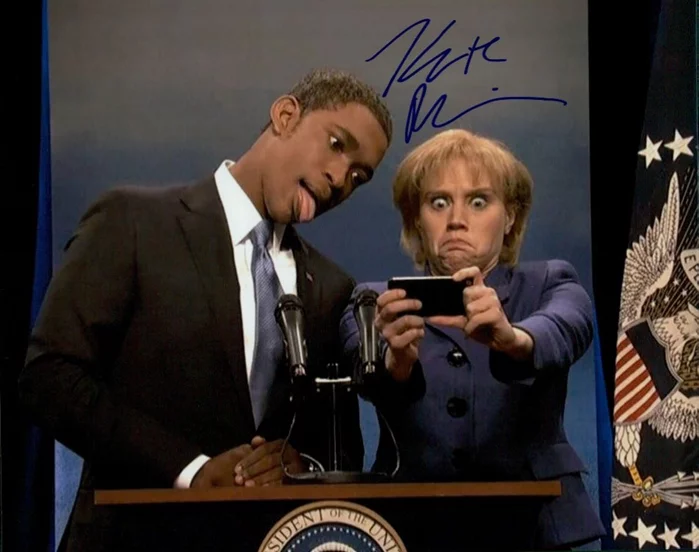 Kate McKinnon autograph
