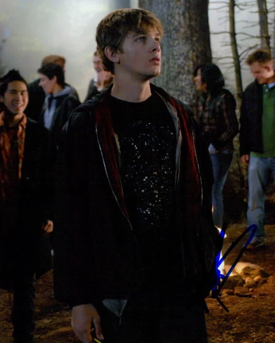 Max Thieriot autograph