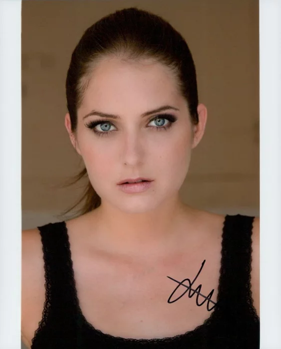 Justine Wachsberger autograph