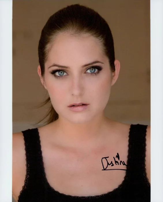 Justine Wachsberger autograph