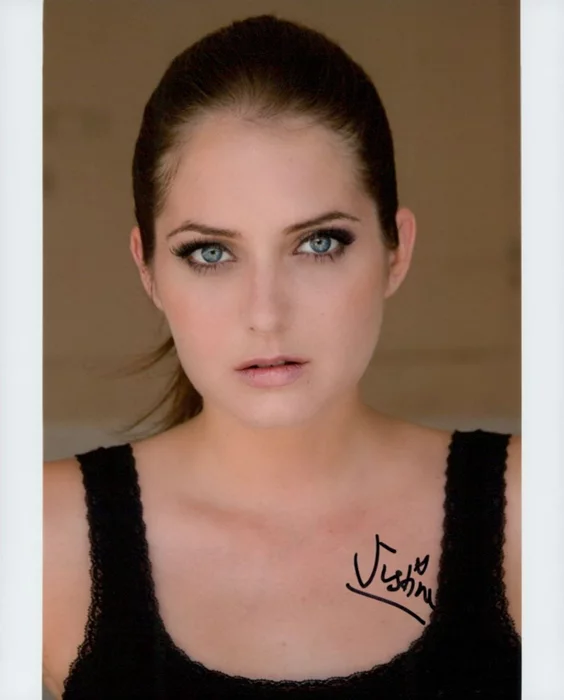 Justine Wachsberger autograph