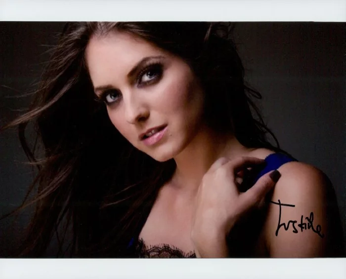 Justine Wachsberger autograph