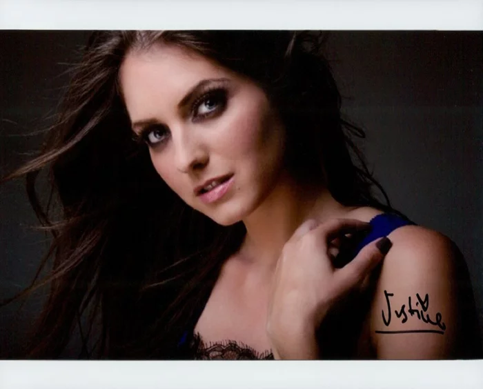 Justine Wachsberger autograph